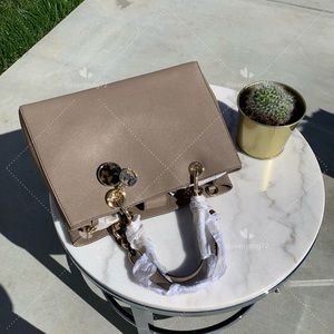 MICHAEL KORS CYNTHIA MD SAFFIANO LEATHER HANDBAG